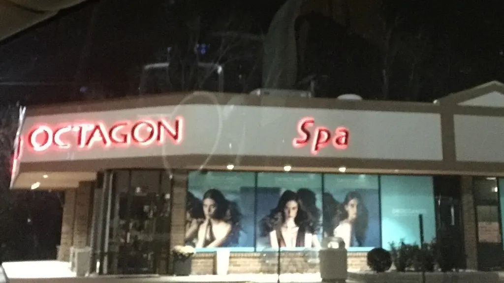 Octagon Salon & Spa — Hair salon in Gurnee